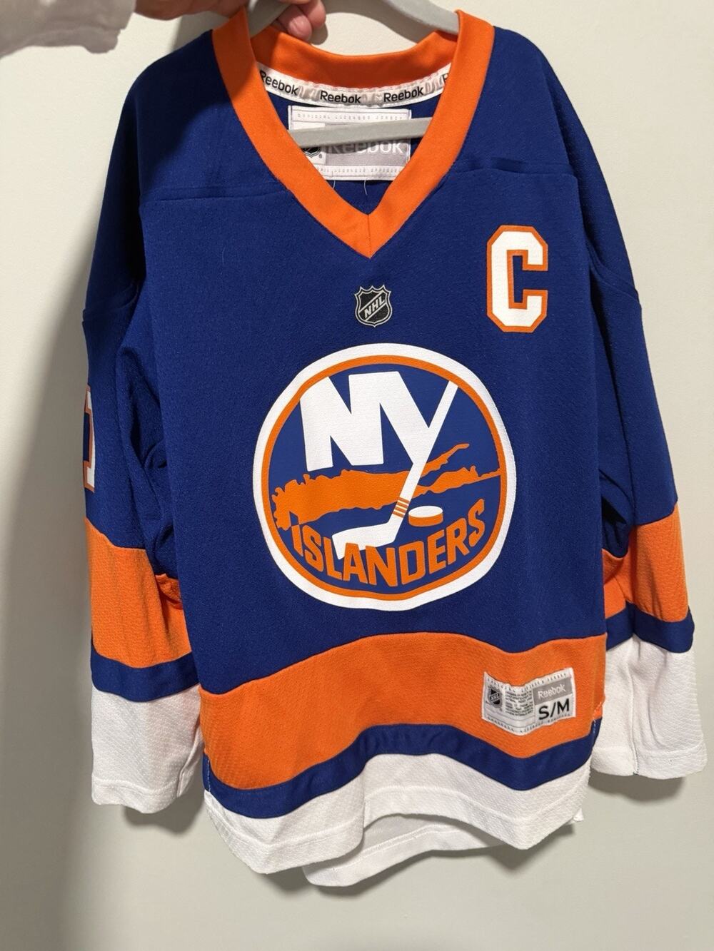 New York Island NHL Boys Jersey Youth Sz S/M Tavares